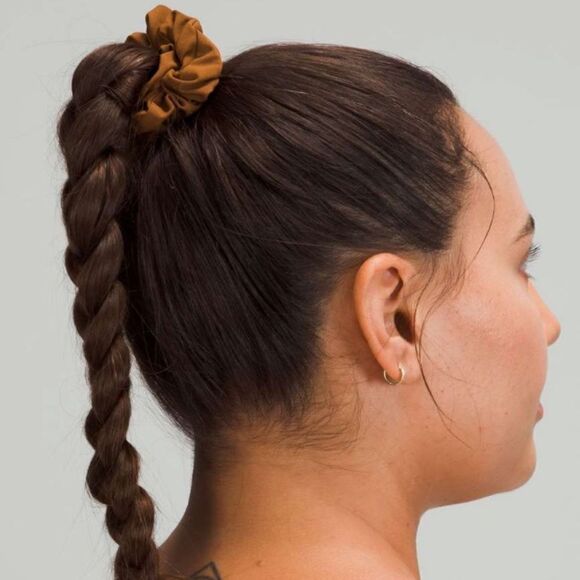 BUNDLE OF 4 Lululemon Uplifting Scrunchie Roasted Brown NWT 🤎 - Picture 4 of 5
